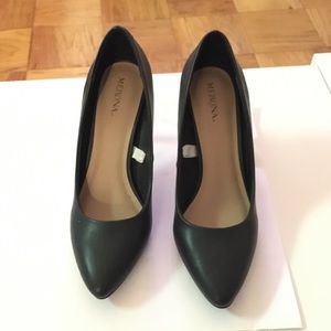 Never been worn black heels